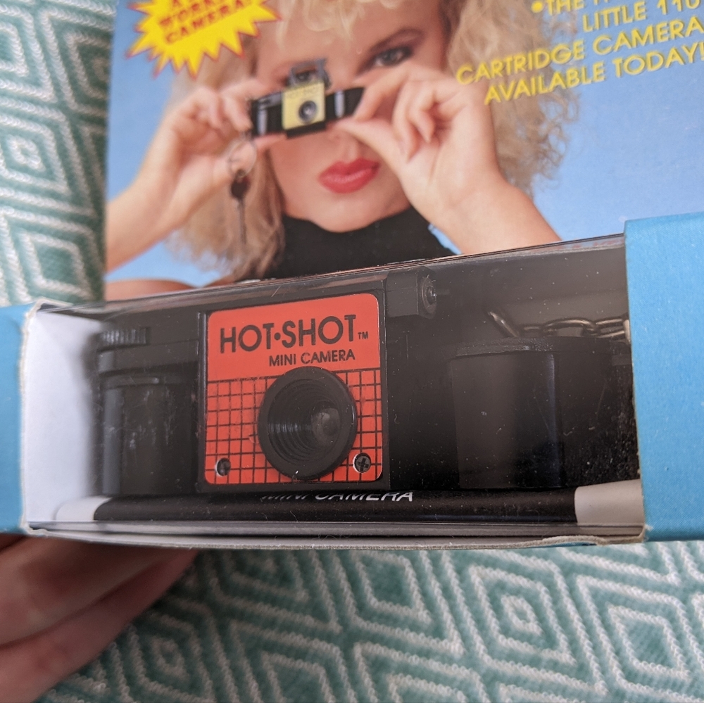 Vintage Hot Shot Mini Camera - Picture 4 of 6